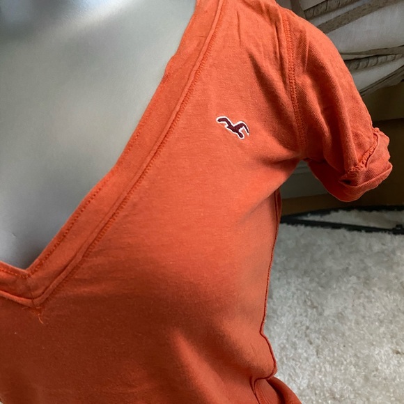 Hollister v neck tee XS (thj2) - Picture 2 of 3